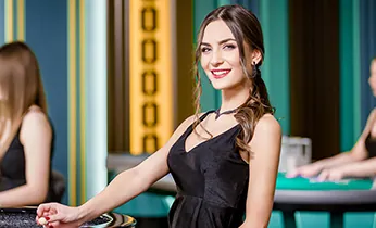 Nhân viên hỗ trợ khách hàng for88 đang tư vấn qua live chat